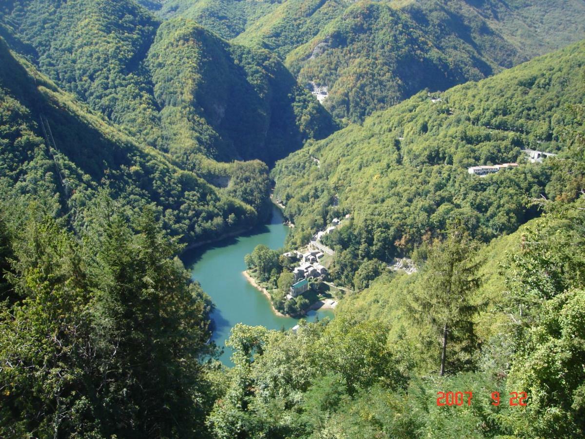 Borgo Delle Panie Bed and Breakfast Careggine Exteriör bild