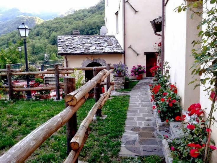 Borgo Delle Panie Bed and Breakfast Careggine Exteriör bild